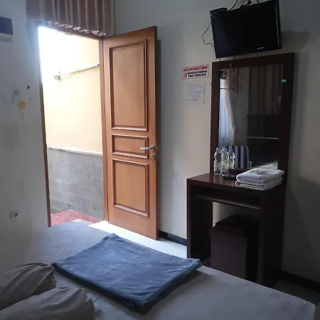 Riki Guesthouse Syari'Ah Jepara Exterior photo